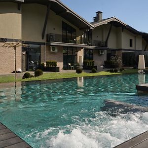 Twins Hotel & Spa